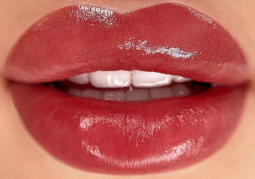 Lip blush Touchup after 6 month - 2 years  (after 2 years reg price) 