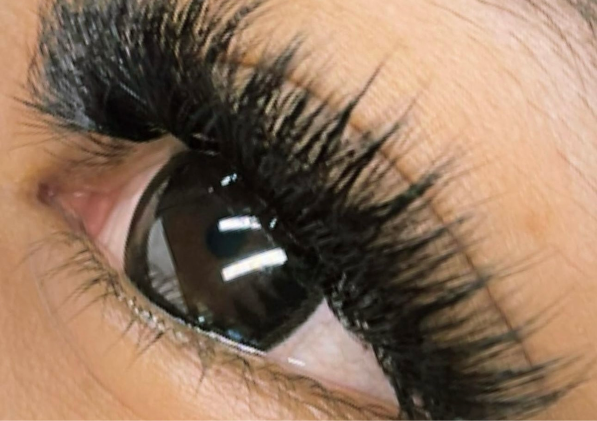 lashes Volume or Hybrid 