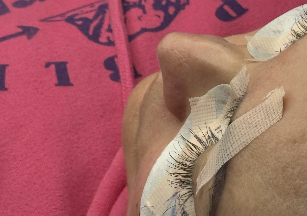 MARCH SPECIAL CLASSIC LASH GIRL