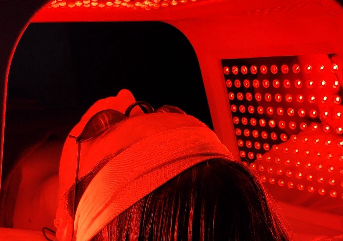 Red light therapy face treatment 