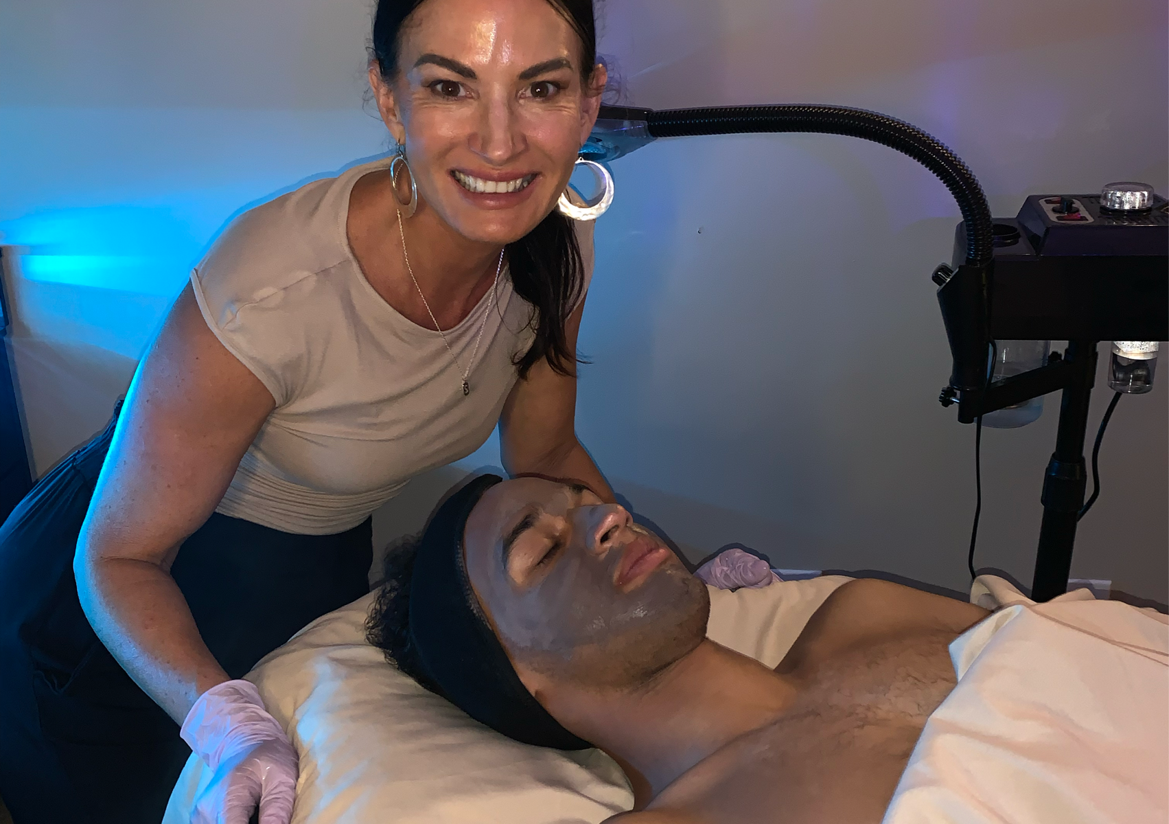 Signature Facial Glow by the Sea (treatment mask determined for tour skin)