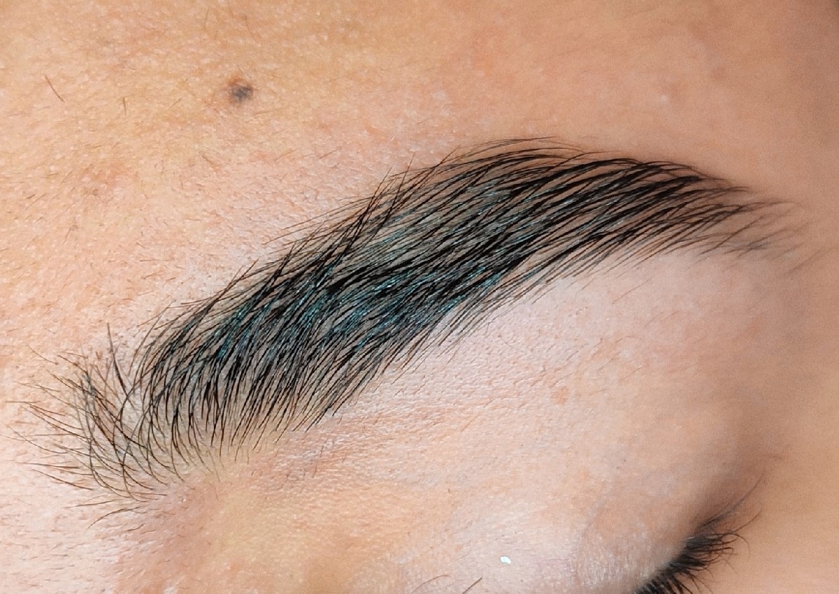 Perfilado de cejas (con cera)