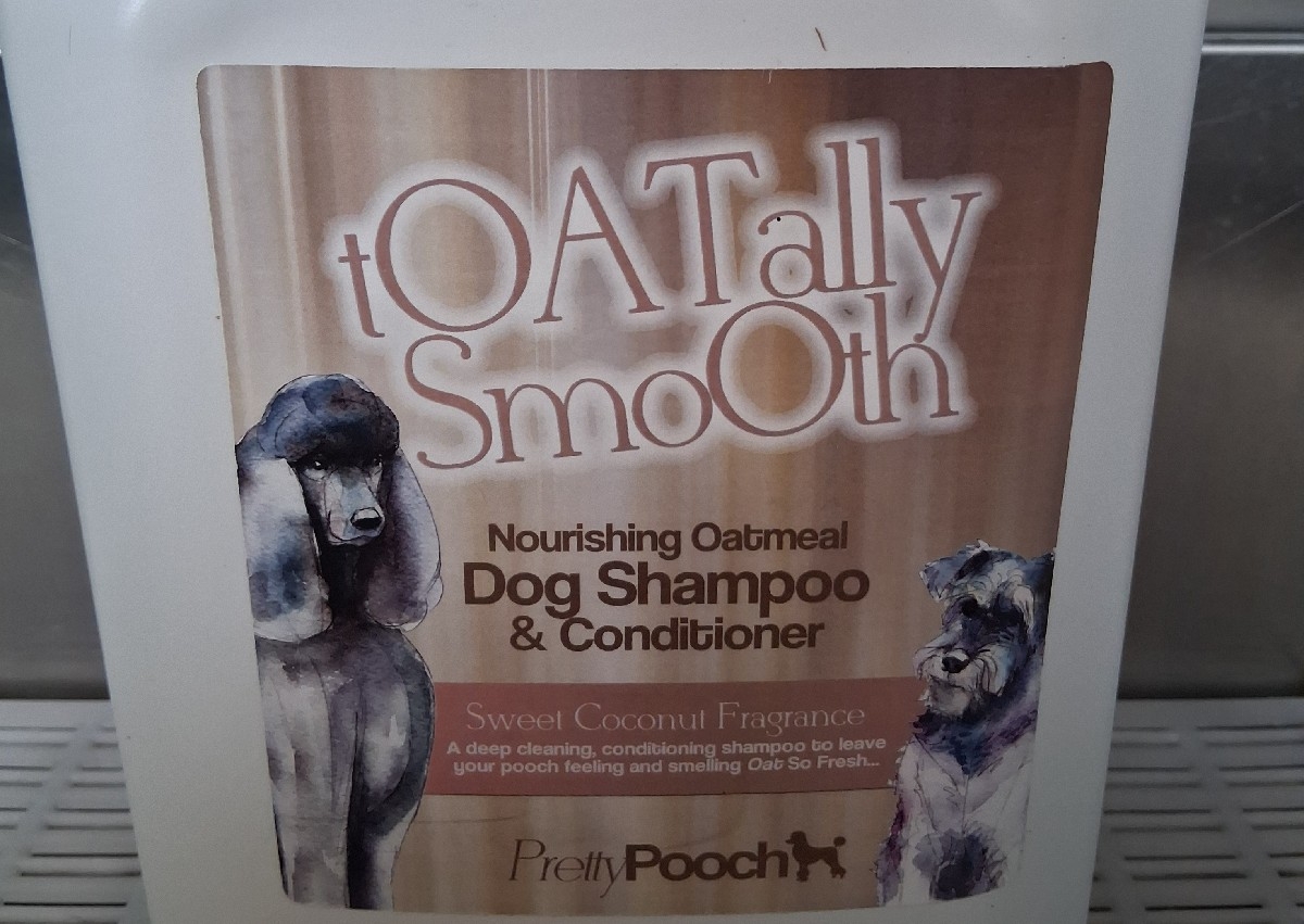 Oatmeal shampoo for sensitive skin