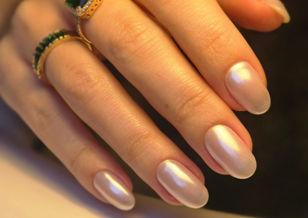 Rubber Base Gel Manicure (1/5)