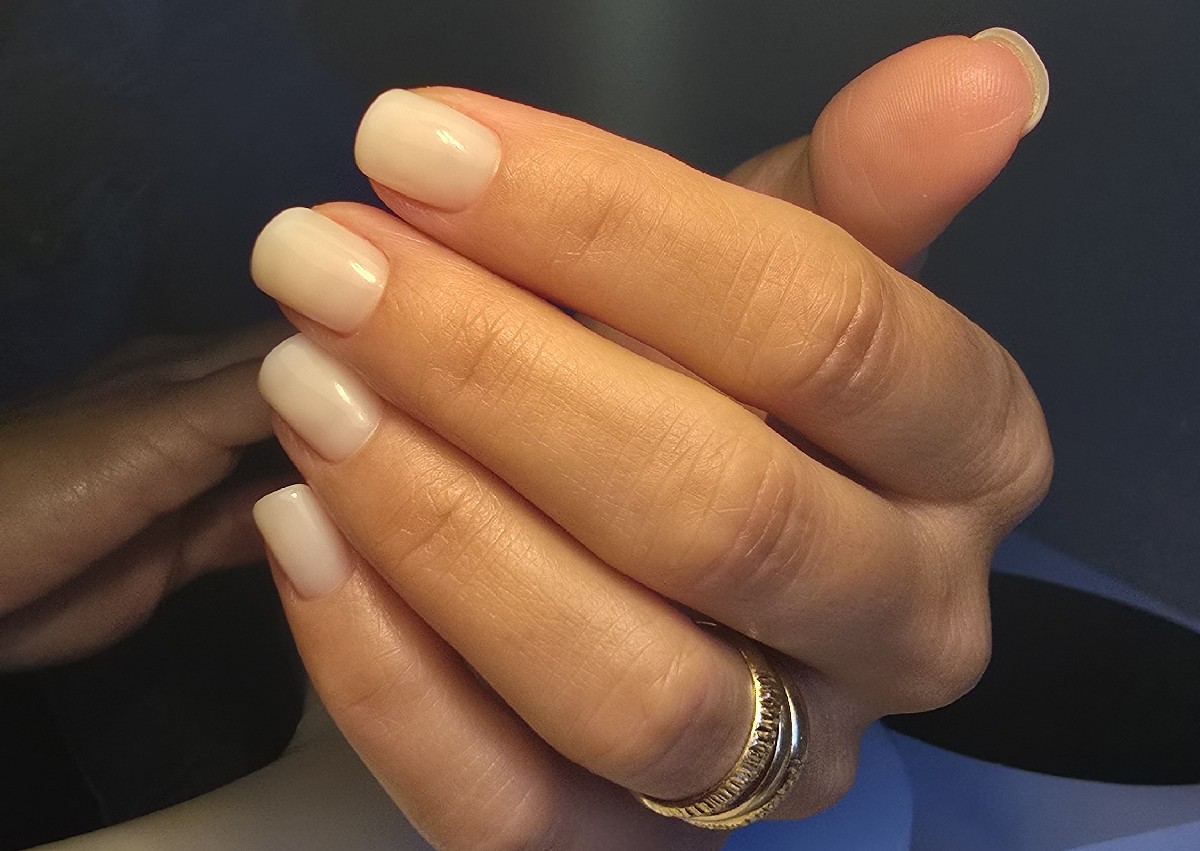 Rubber Base Gel Manicure (3/5)
