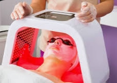 Led light therapy facial 