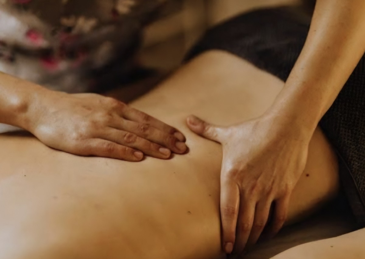 Deep tissue back massage 