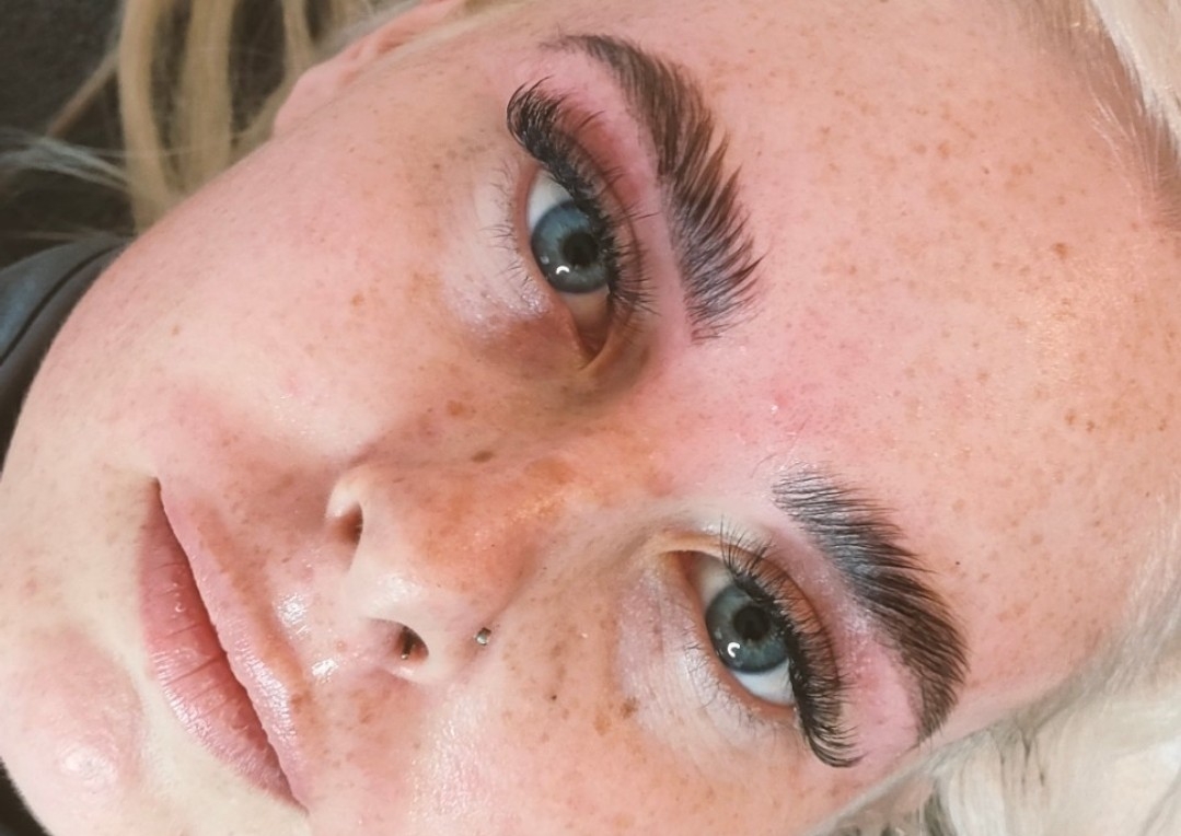Laminate brows includes tint (Patch test required) keratin & Botox treatment included)