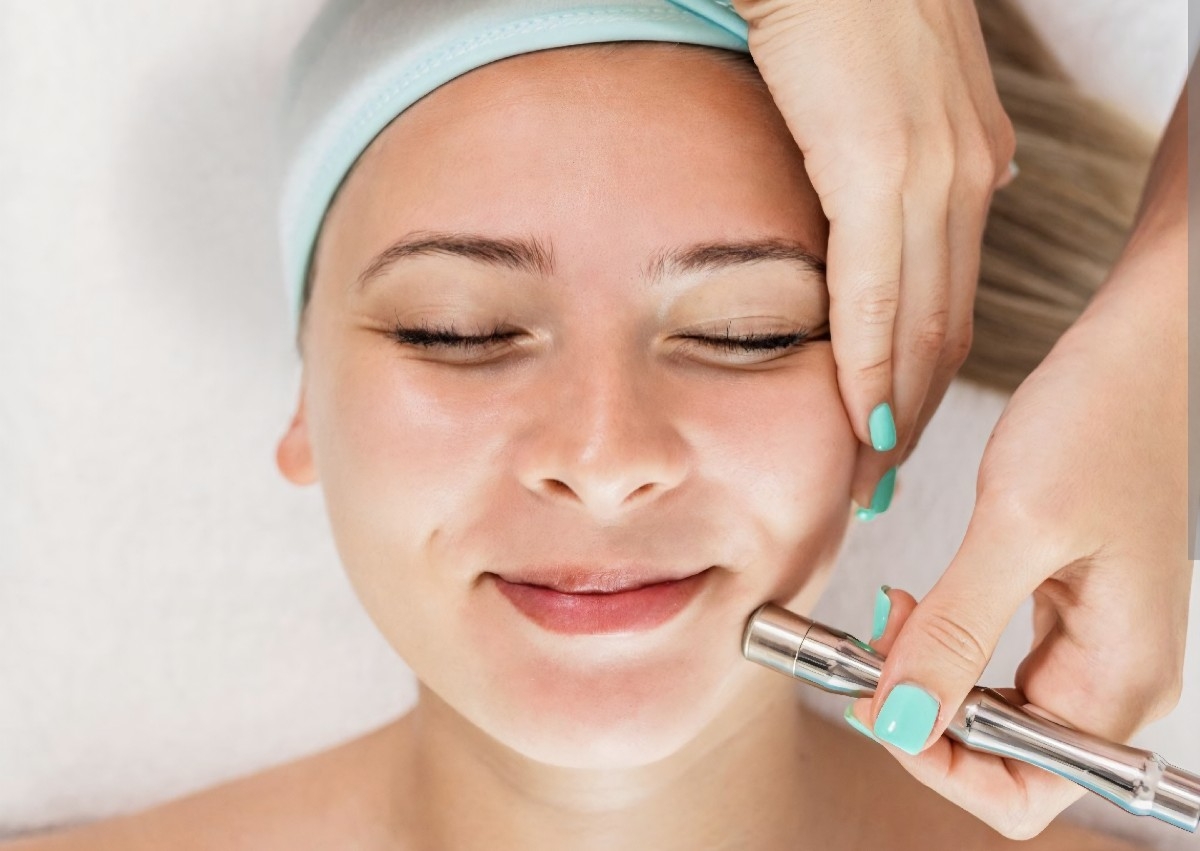 Mini Microdermabrasion Facial – Christmas Glow Up