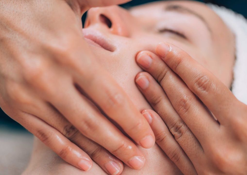 ZONE FACE LIFT WITH FACIAL