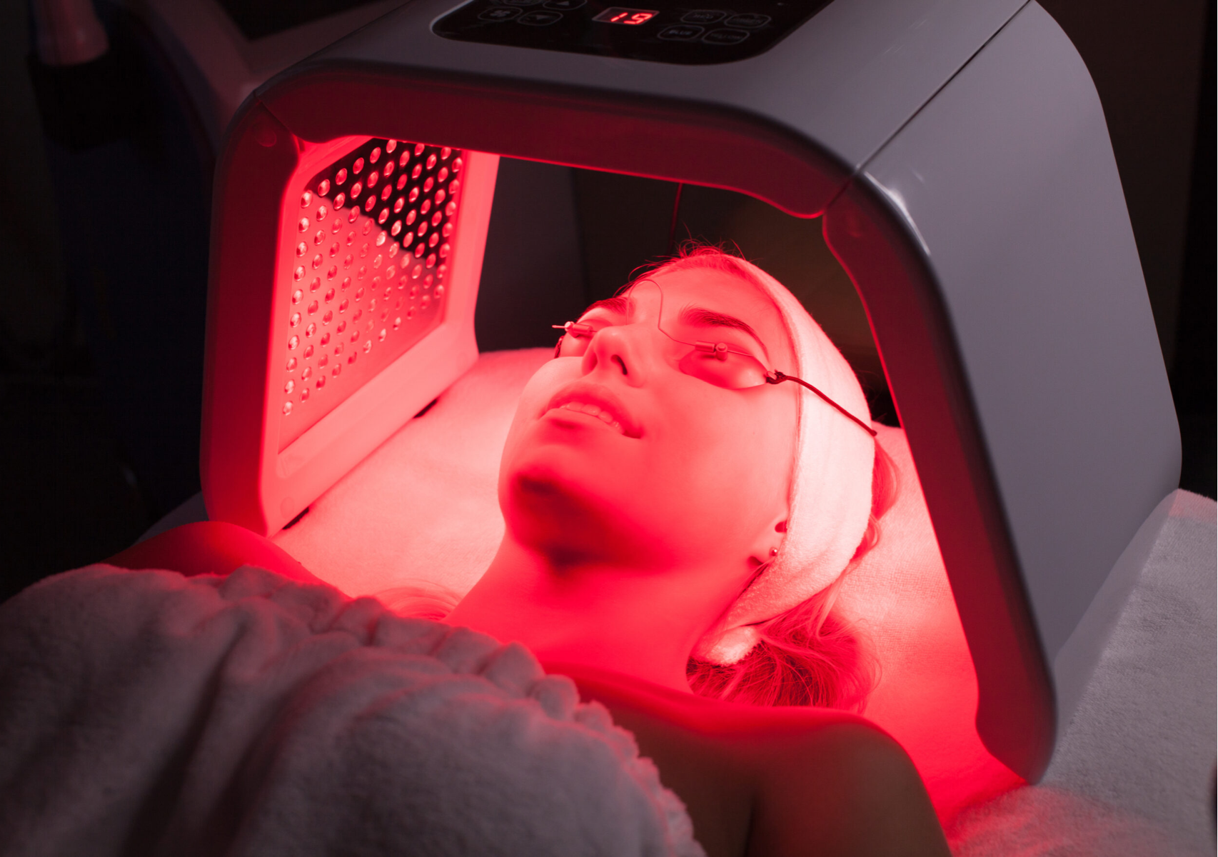 CRYOGLOW Shark LED Facial