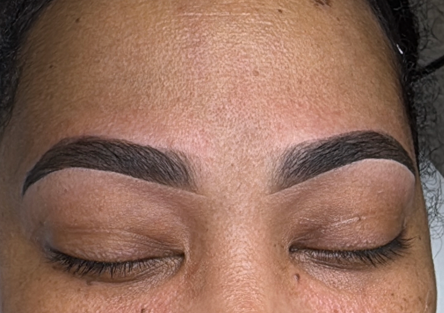 Depilación de cejas y diseño