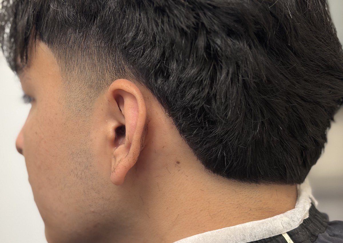Licensed apprentice barber haircut (3/4)