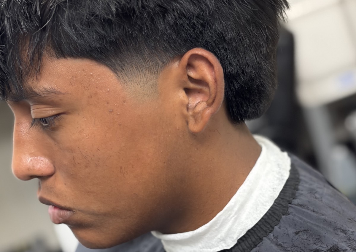 Licensed apprentice barber haircut (1/4)