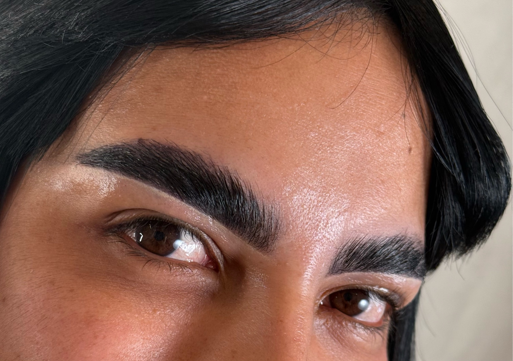 Diseño, depilación, laminado, y tinte de Cejas