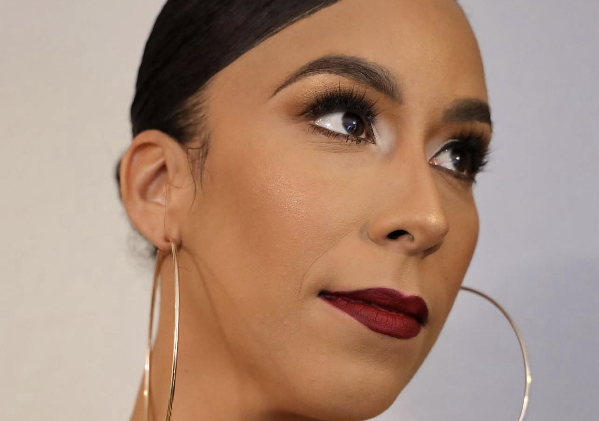 Soft Glam-Signature look